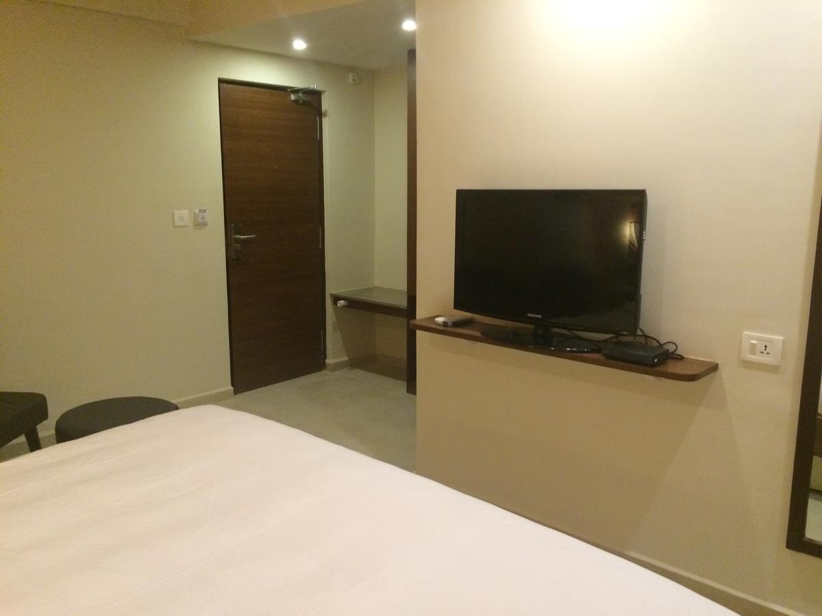 Best Western Alkapuri, Vadodara Extérieur photo