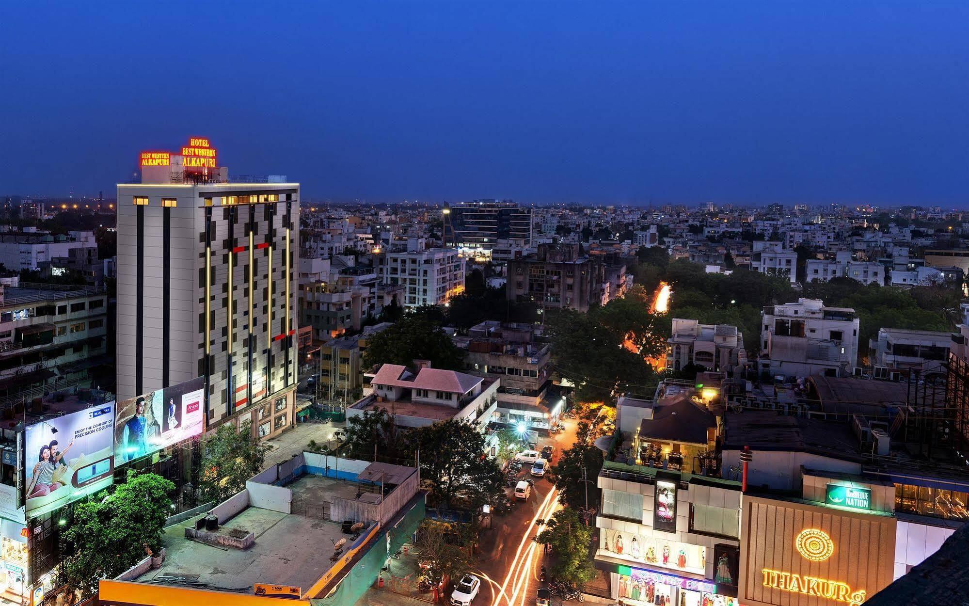 Best Western Alkapuri, Vadodara Extérieur photo